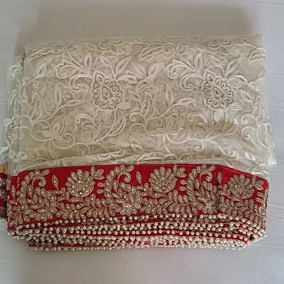 White and red net saree - Picture 3 of 9